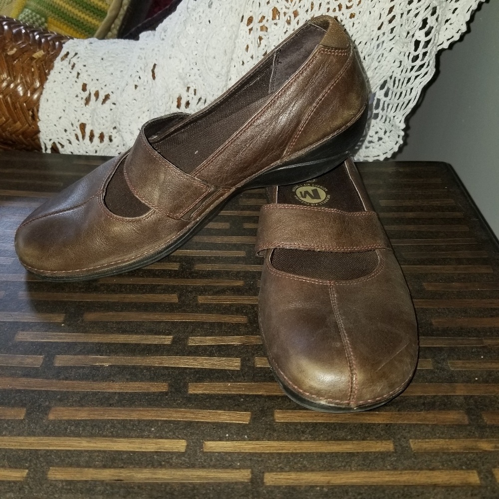 Merrell leather comfortable walking shoes